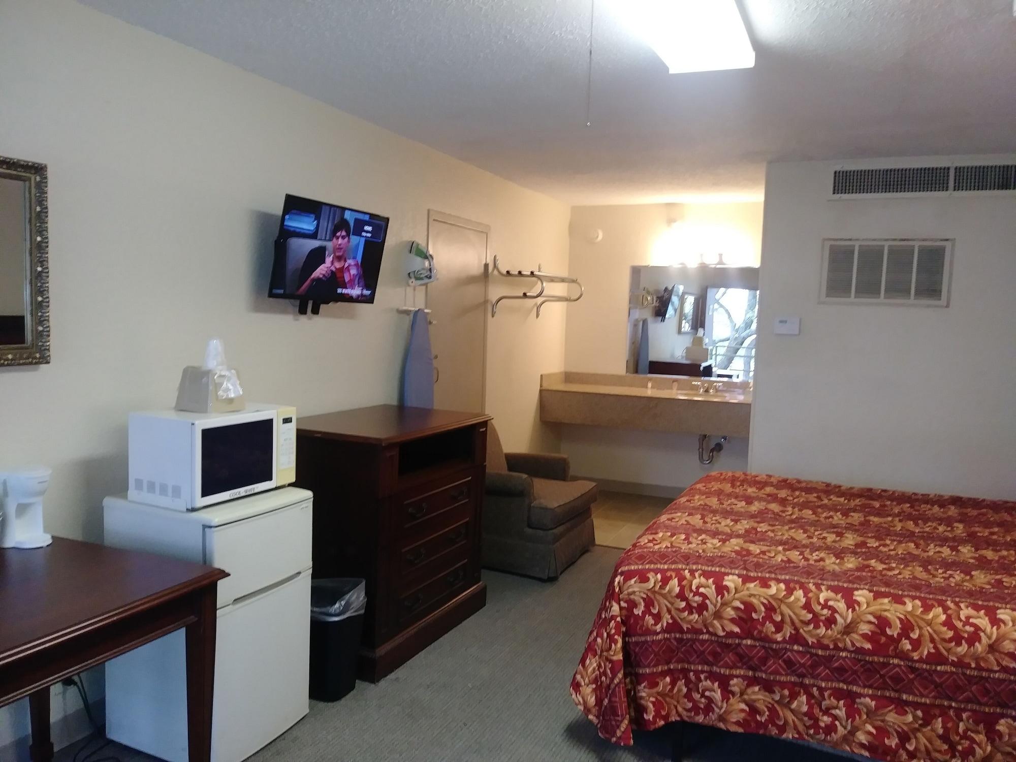 University Inn Bryan Exterior photo