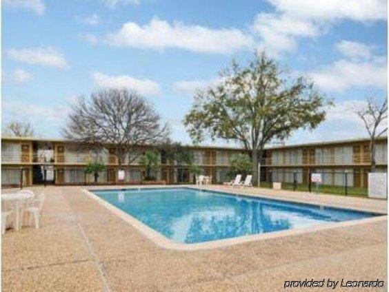 University Inn Bryan Facilities photo