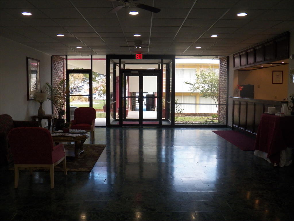 University Inn Bryan Exterior photo