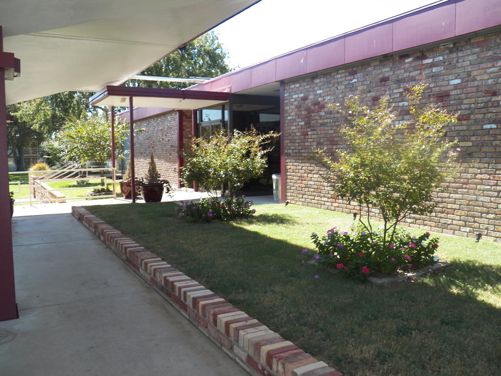 University Inn Bryan Exterior photo