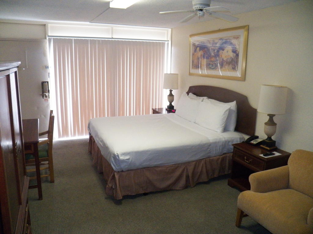 University Inn Bryan Room photo