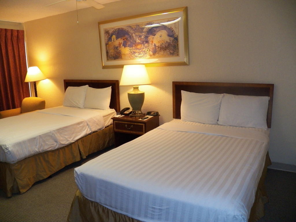 University Inn Bryan Room photo
