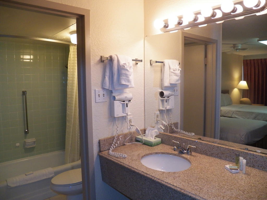 University Inn Bryan Room photo