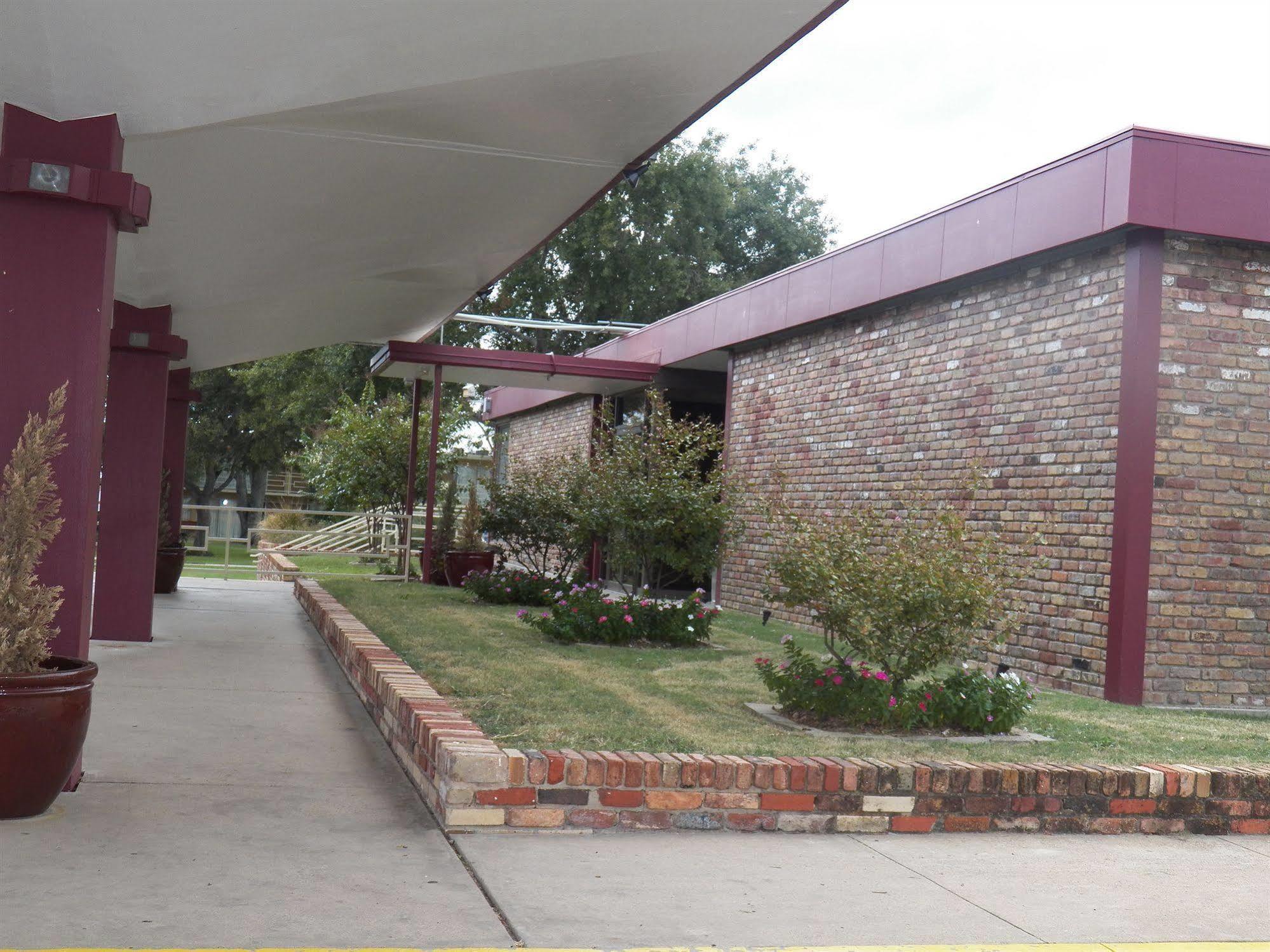 University Inn Bryan Exterior photo